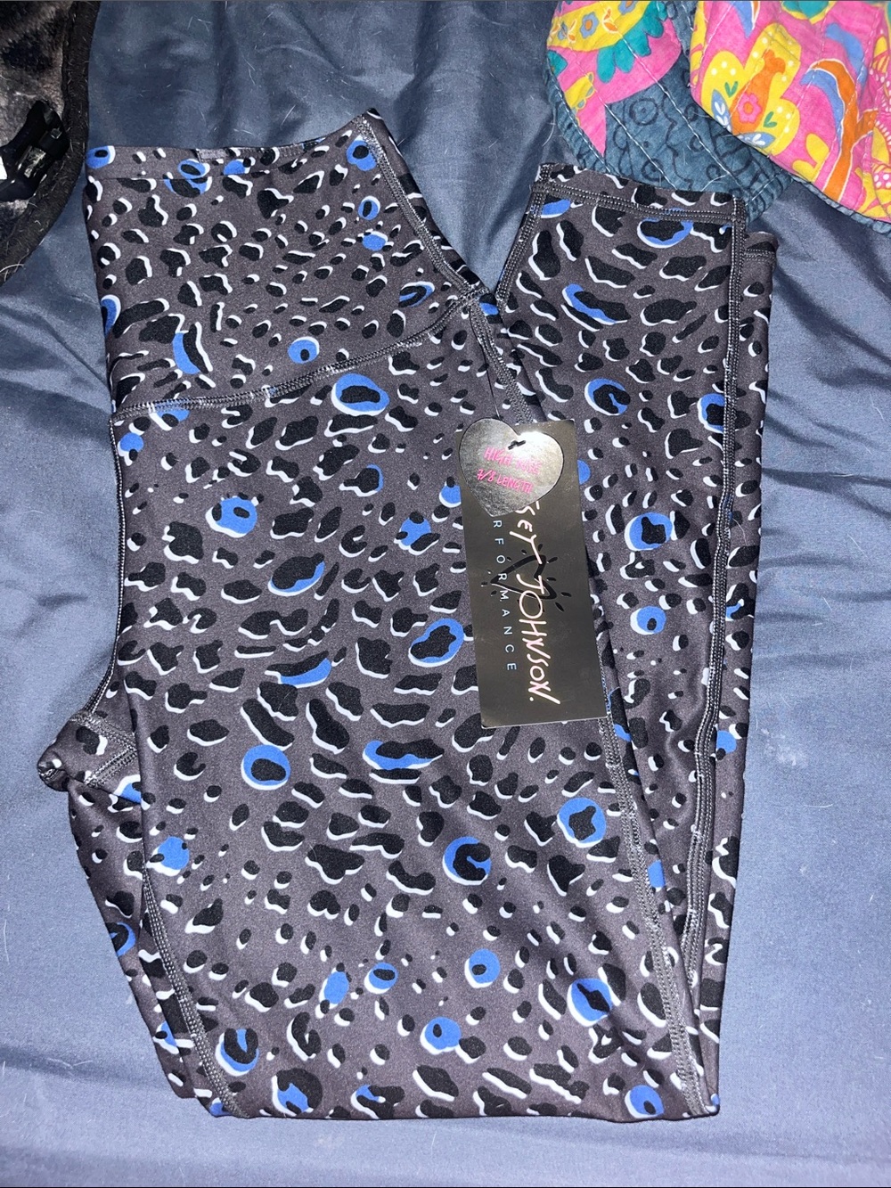 Betsey Johnson NWT Glacial Leopard Workout Set - Picture 4 of 7